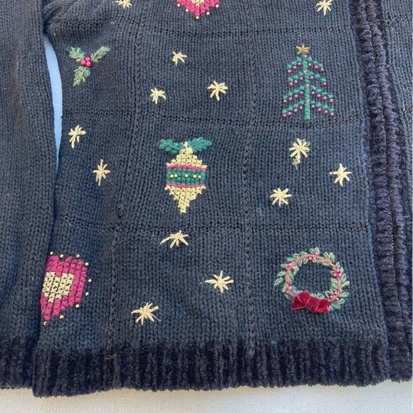 CROFT & BARROW | Christmas Sweater Zip Knit Jacket with Wreath - Picture 5 of 15
